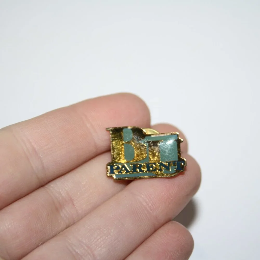 🎓✨ Vintage BU Parent Lapel Pin · 7/8